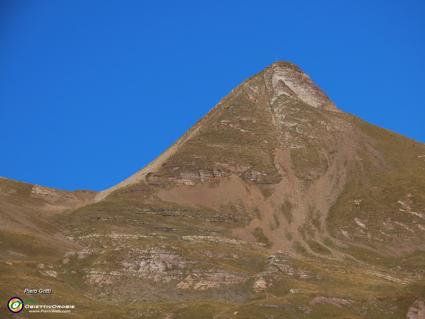 69 La bella piramidale cima del Pizzo Farno (2506 m).JPG